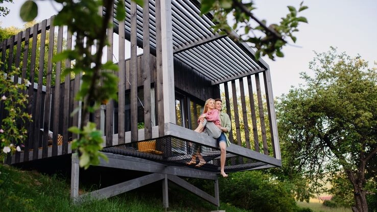 Ein kleines modernes Haus mit tollem Ausblock.