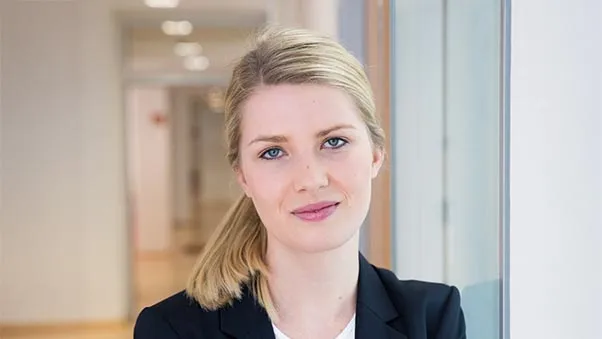 Liza- Chiara Sennholz, Senior Desk Finanzberaterin.