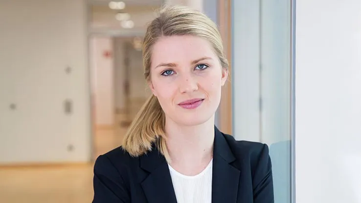Liza-Chiara Sennholz, Senior Desk Finanzberaterin, Interhyp