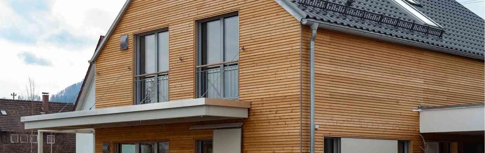 Symbolbild für KfW 261: Ein Haus mit Holzfassade.