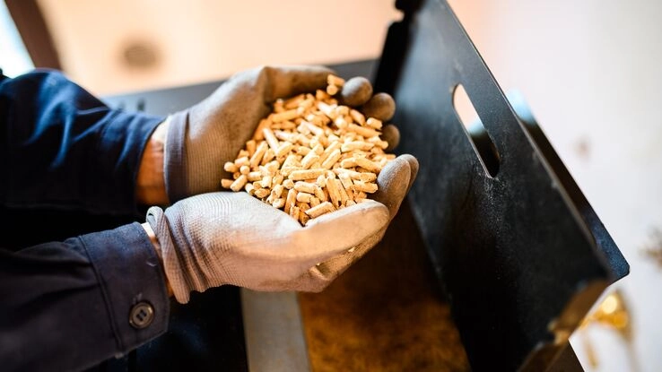 Holzpellets für eine Pelletheizung, Heizmaterial aus einem nachwachsenden Rohstoff.