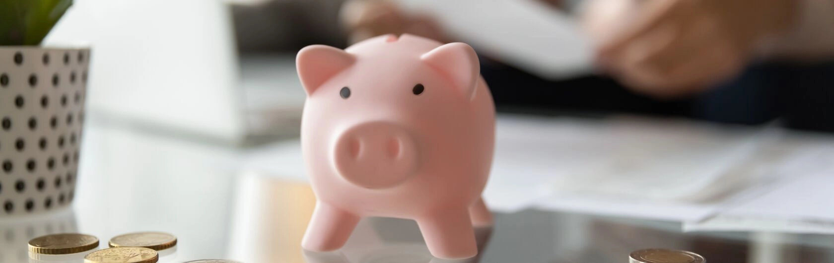 Ein Sparschwein symbolisiert das Thema Bausparen mit Baufinanzierung.