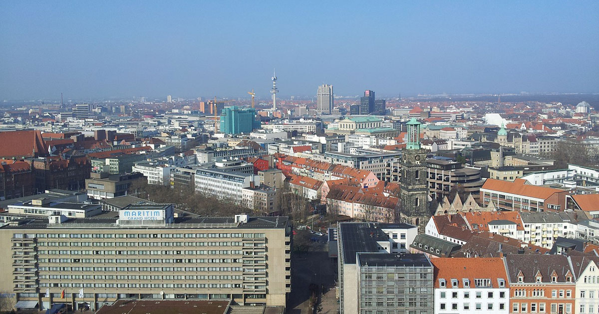 Die Corona-Pandemie macht auch vor dem Immobilienmarkt nicht Halt. Dennoch werden in Zukunft steigende Immobilienpreise erwartet - wenn auch langsamer steigend. 